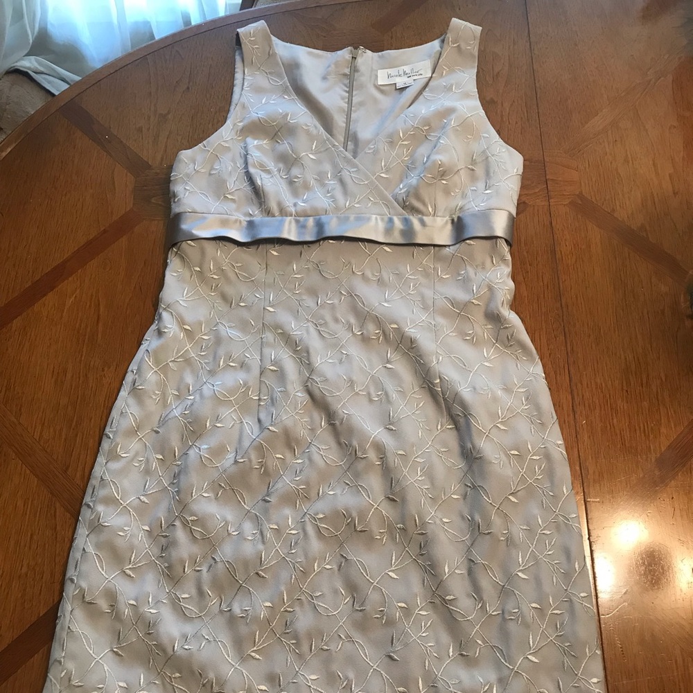 Embroidered Nicole Miller cocktail sheath. Sz 12.